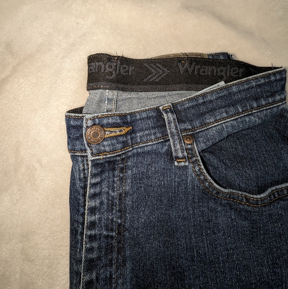 Men's Wrangler Jeans - Picture 2 of 4